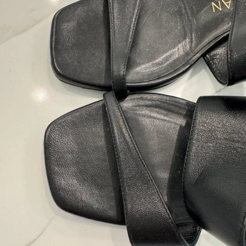 Stuart Weitzman - Picture 5 of 7